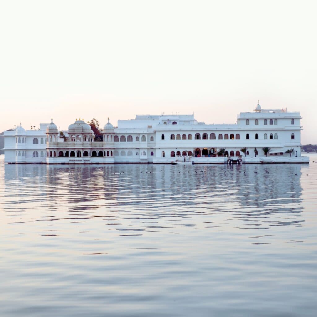 udaipur sightseeing taxi