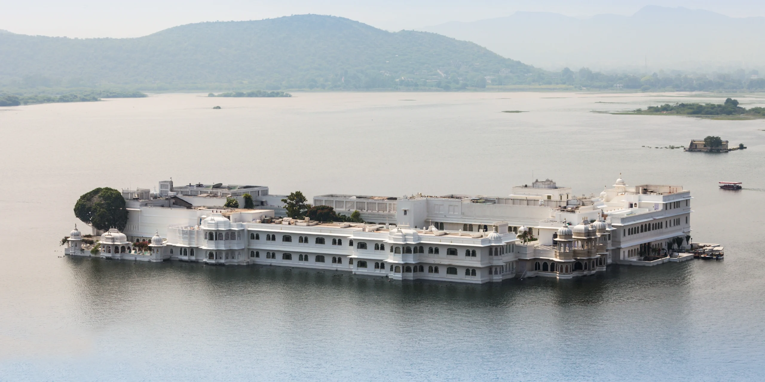udaipur sightseeing taxi